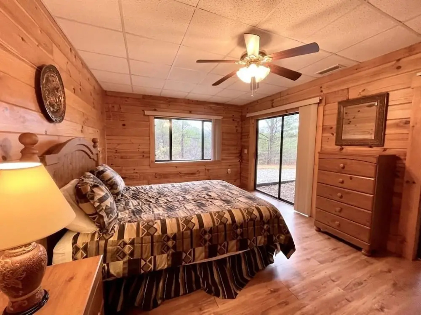 A true log cabin with 360 degree mountain views - Pet and Motorcycle friendly! 5 Bedroom Cabin by RedAwning