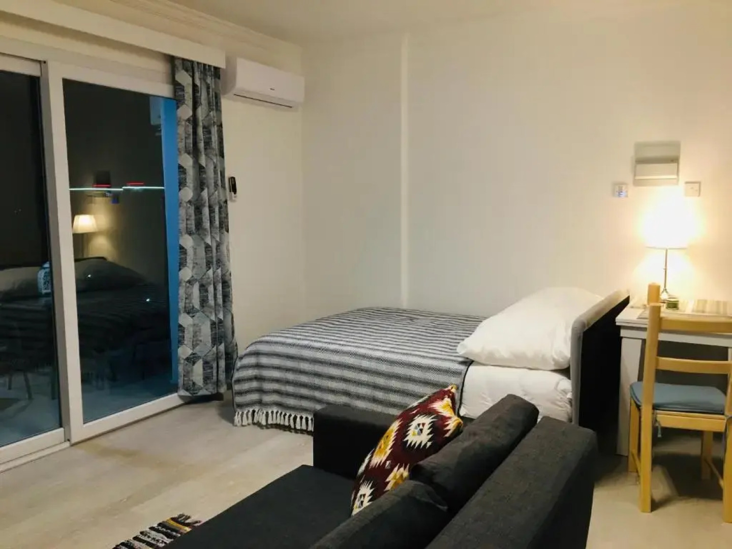 Royal Life Residence Poseidon Studio