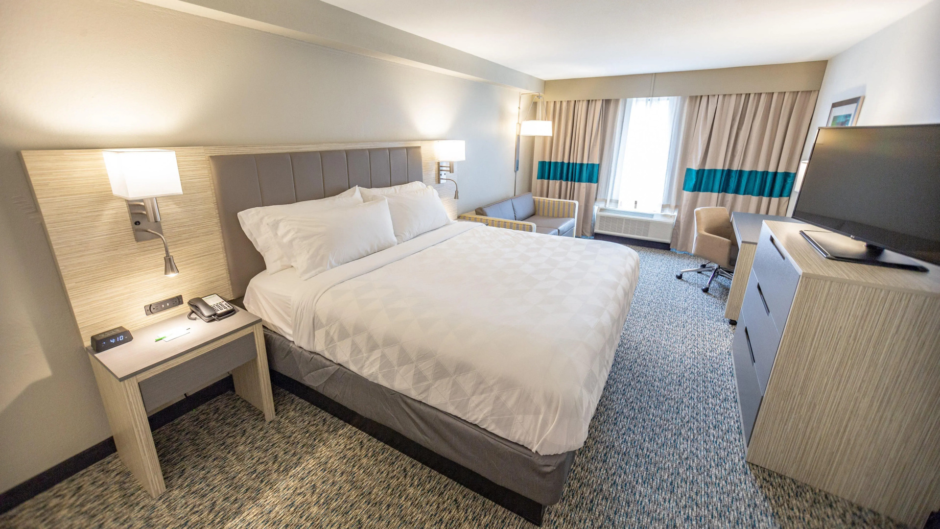 Holiday Inn Knoxville N - Merchant Drive by IHG