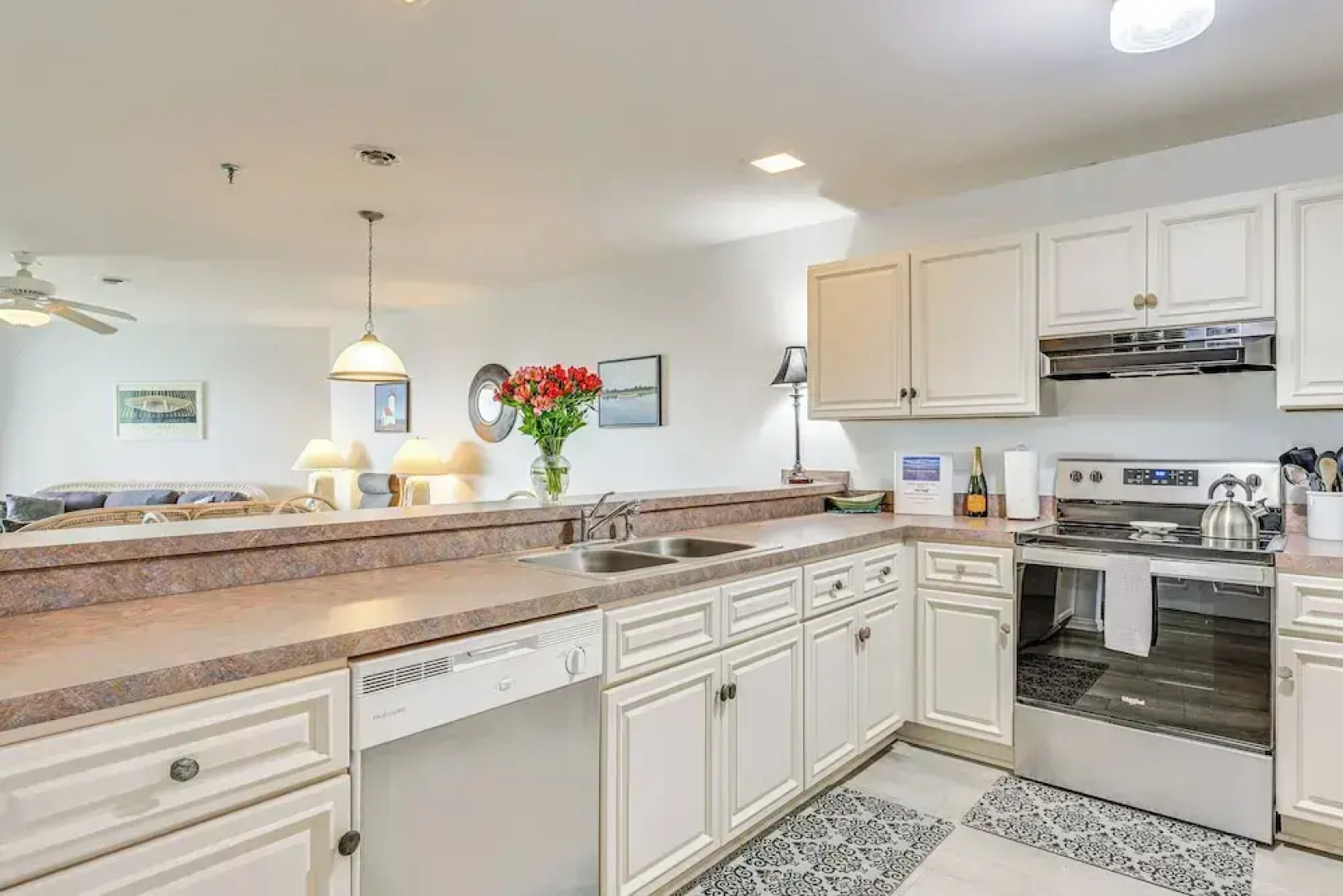 Oak Island Beachfront Condo w/ Community Pool