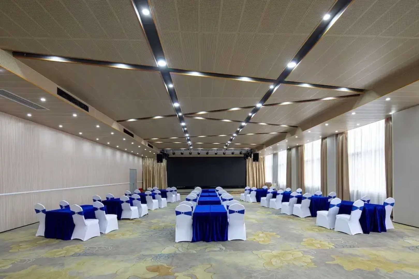 Microtel by Wyndham Miluo Downtown Hotel