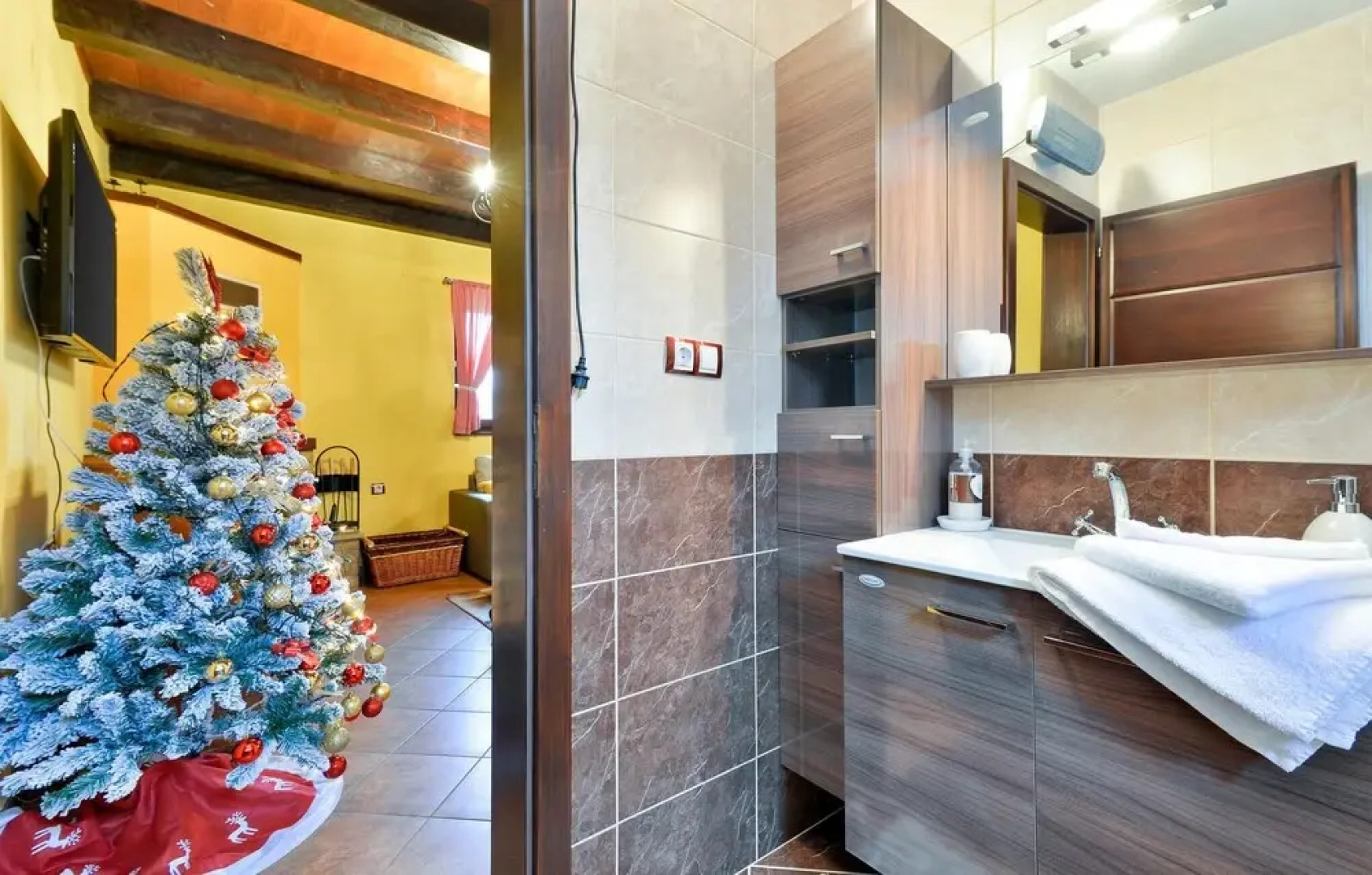 Awesome Home in Adamovec With 2 Bedrooms, Sauna and Wifi