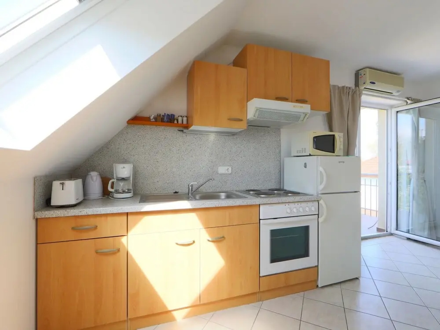 Amarillo 3 Balatonm Riaf rd