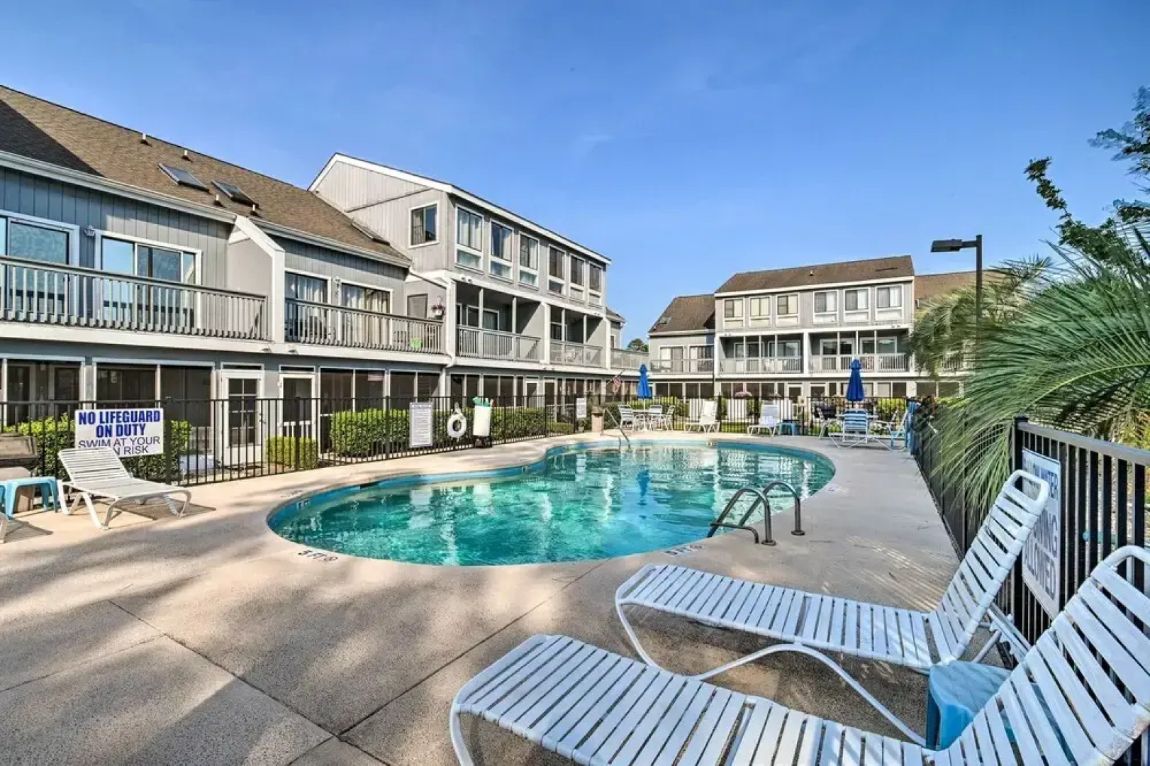 2 Mi to Surfside Beach: Golf Getaway w/ Balcony!