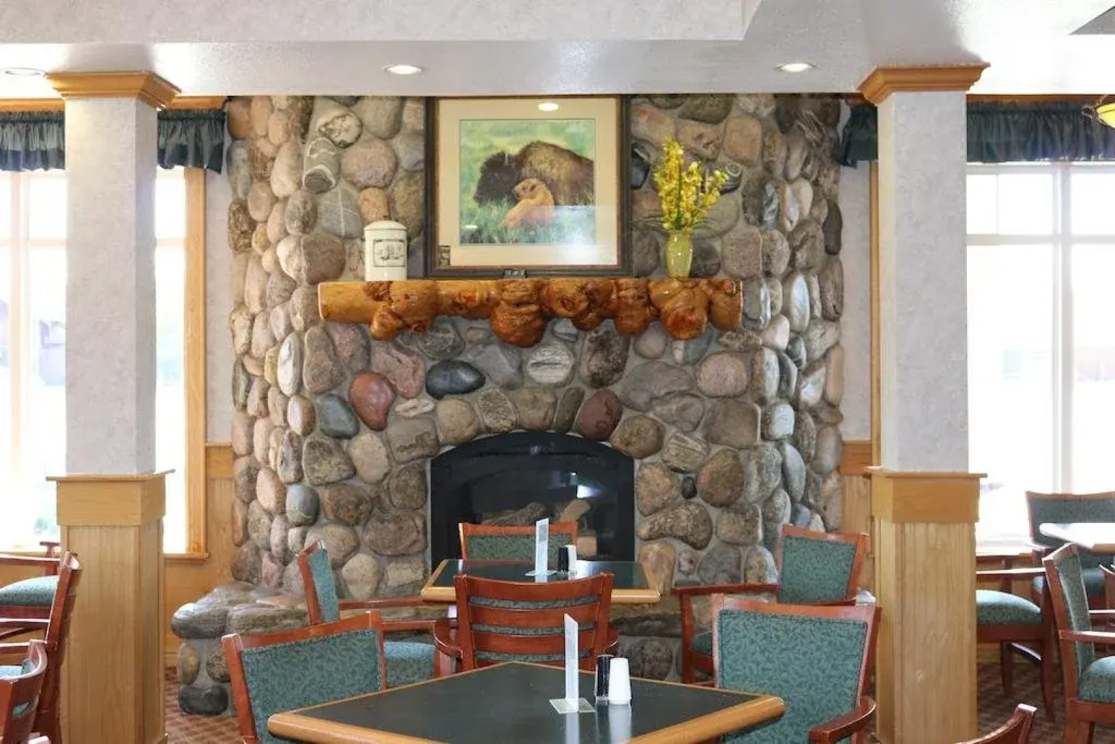 Gray Wolf Inn & Suites