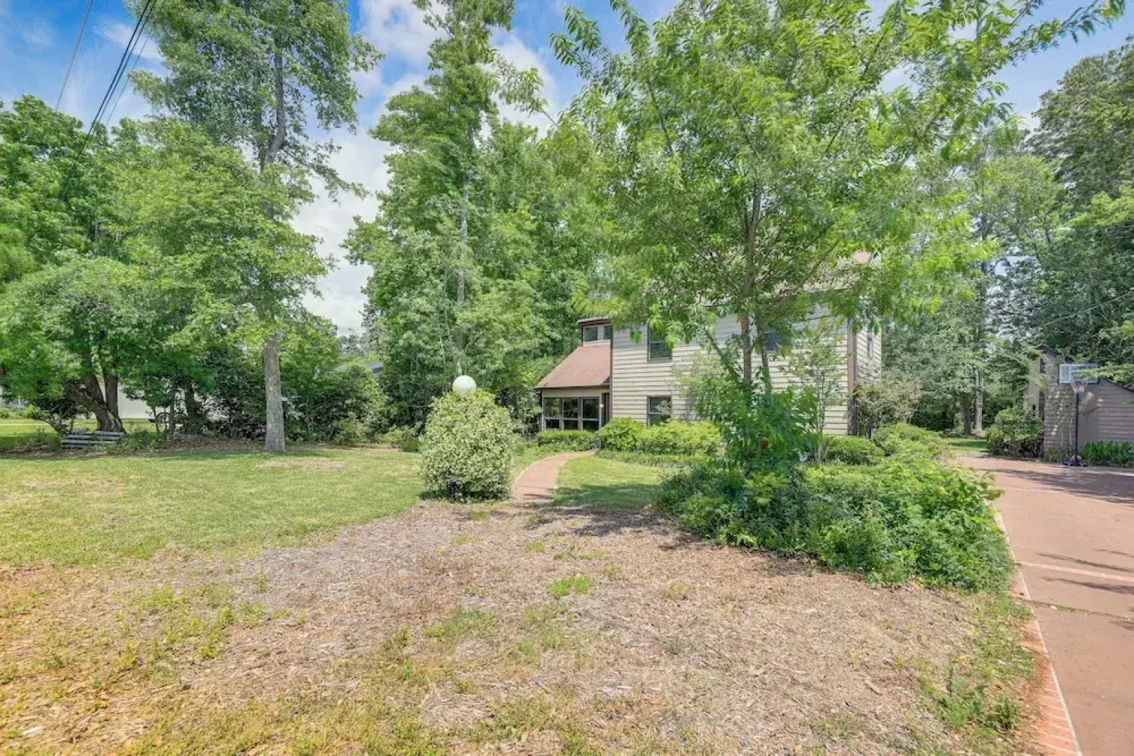 Morehead City Home ~ Walk to Beach Park!