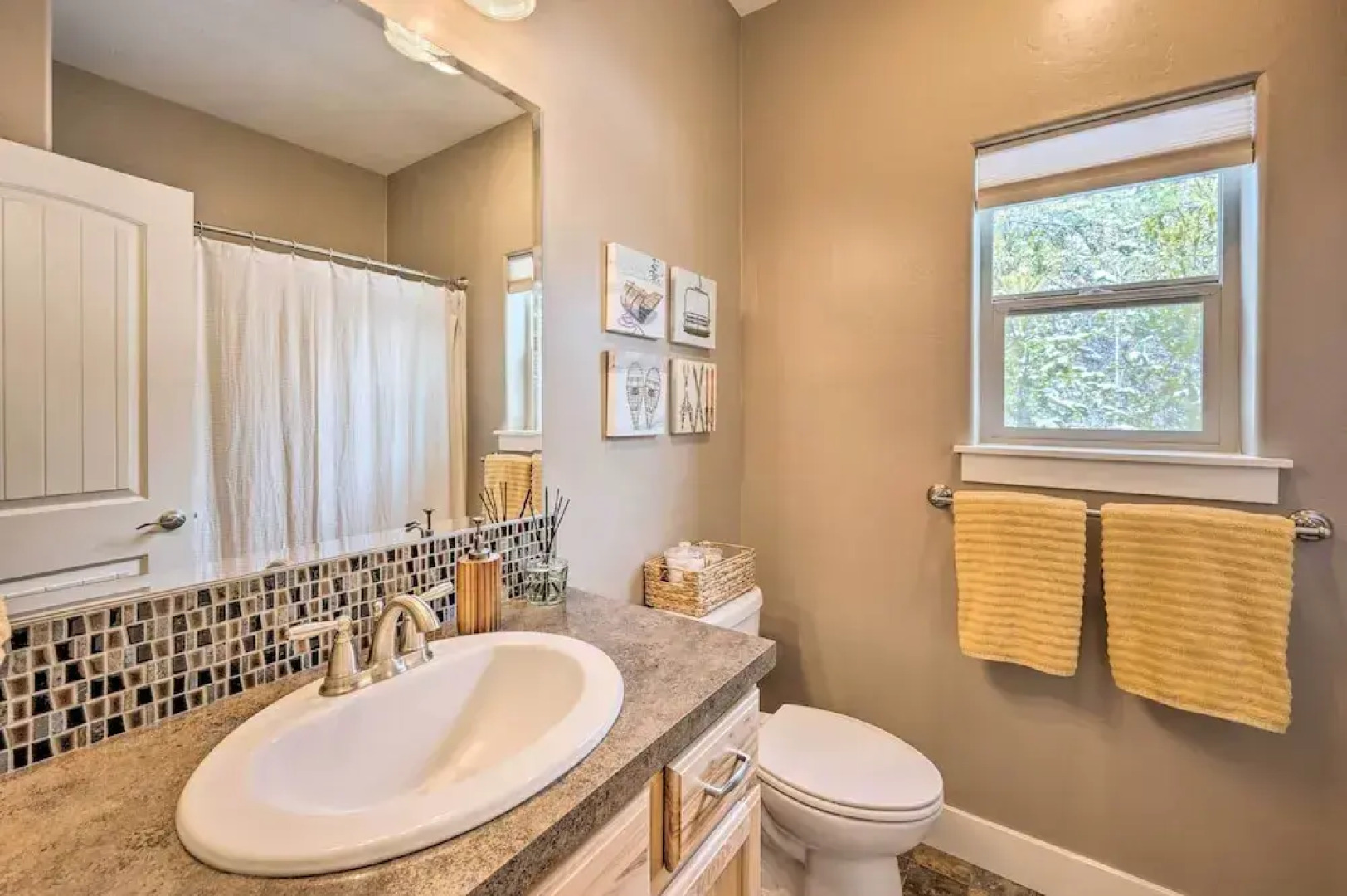 Donnelly Vacation Rental Near Lake Cascade!