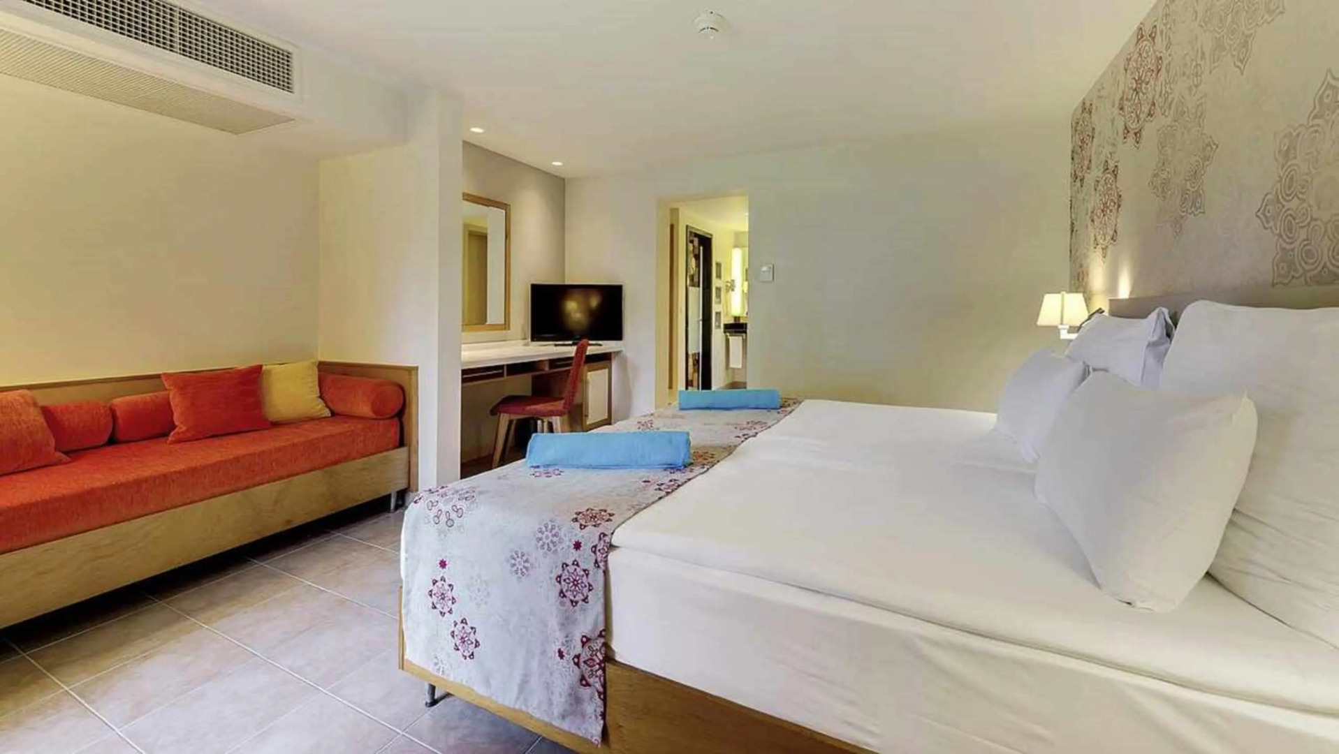 Robinson Camyuva - Adults only