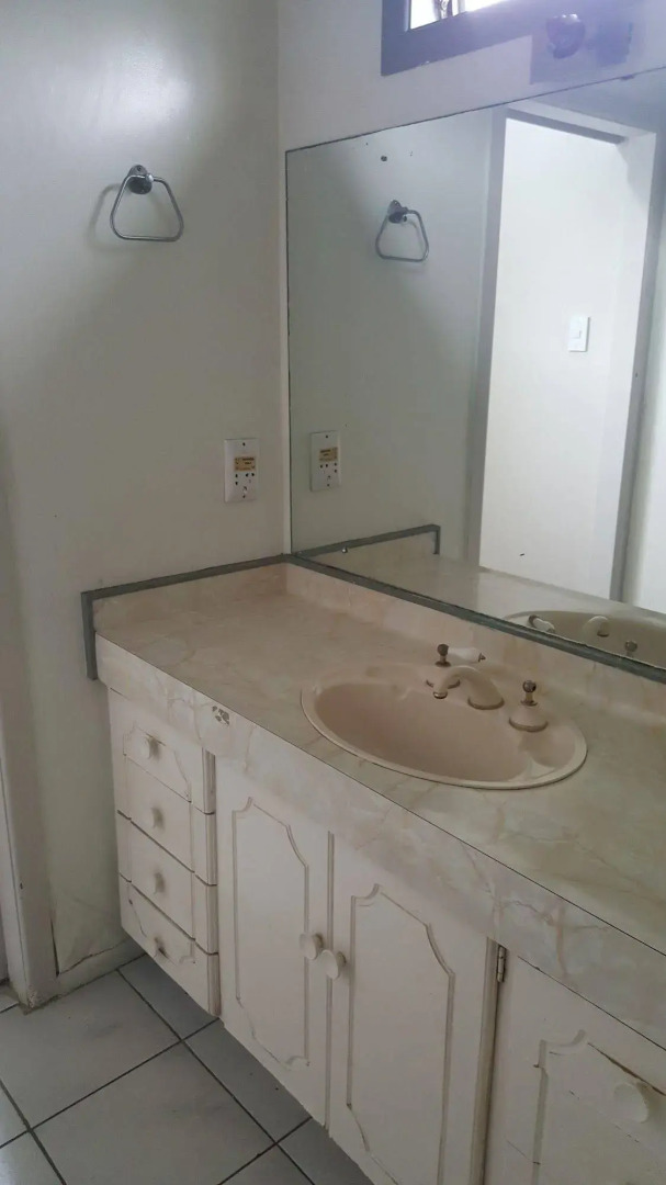 Kiwi Airport Backpackers