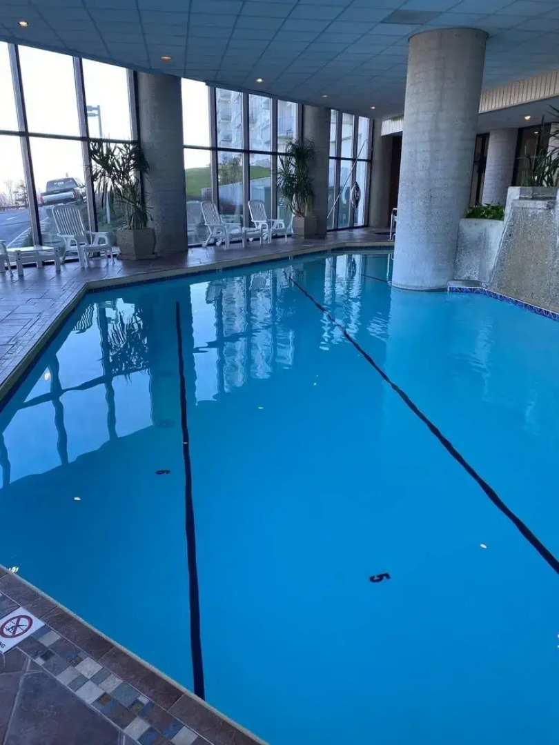 Romantic Getaway 2 Bedroom Condo by Redawning