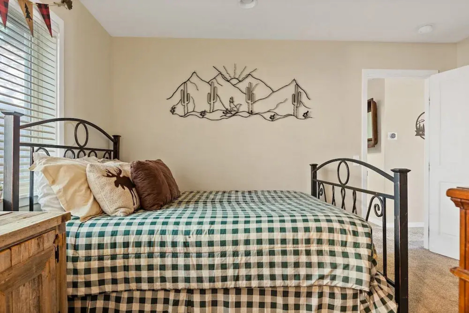 Bearfoot Lodge Near Hiking & Skiing!