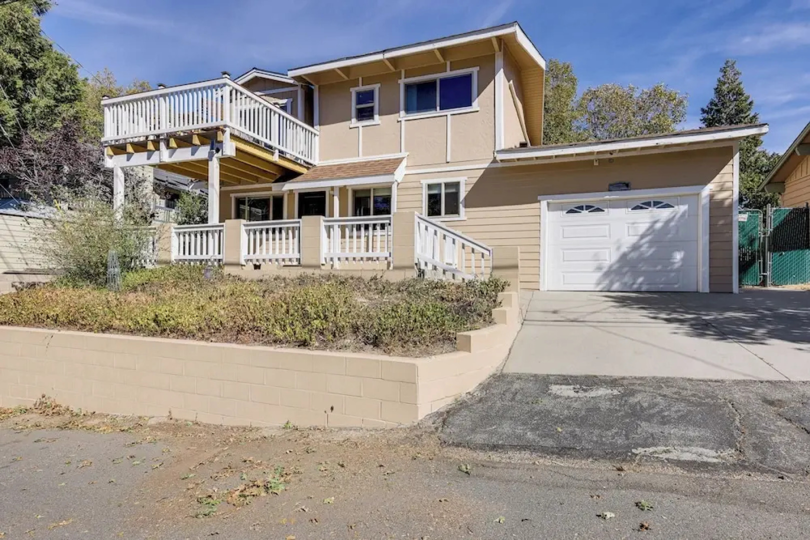 Home w/ 2 Decks - 2 Mi to Lake Gregory Dog Park!