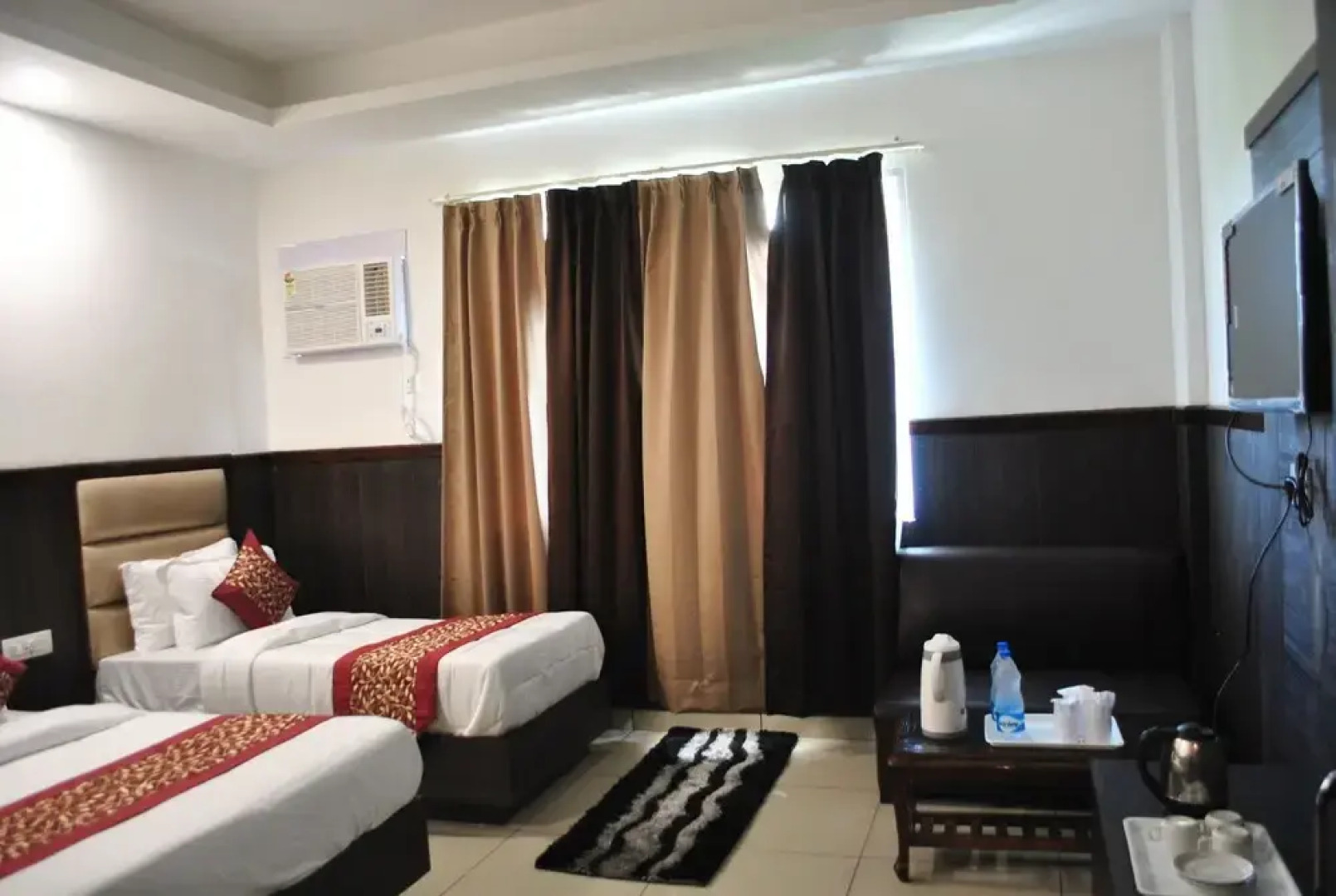 Green Hotel & Restaurant