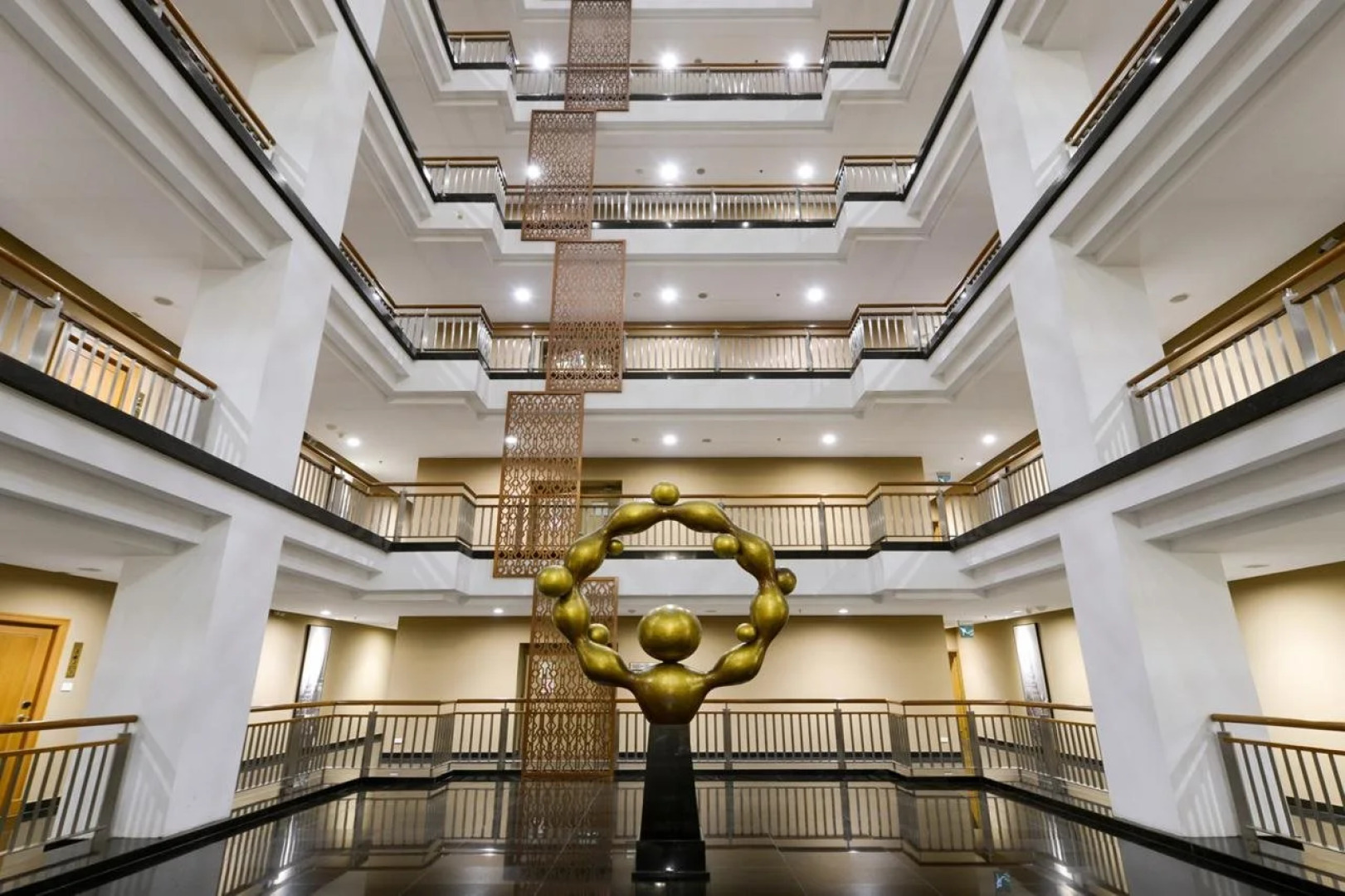 Отель Grande Centre Point Ploenchit