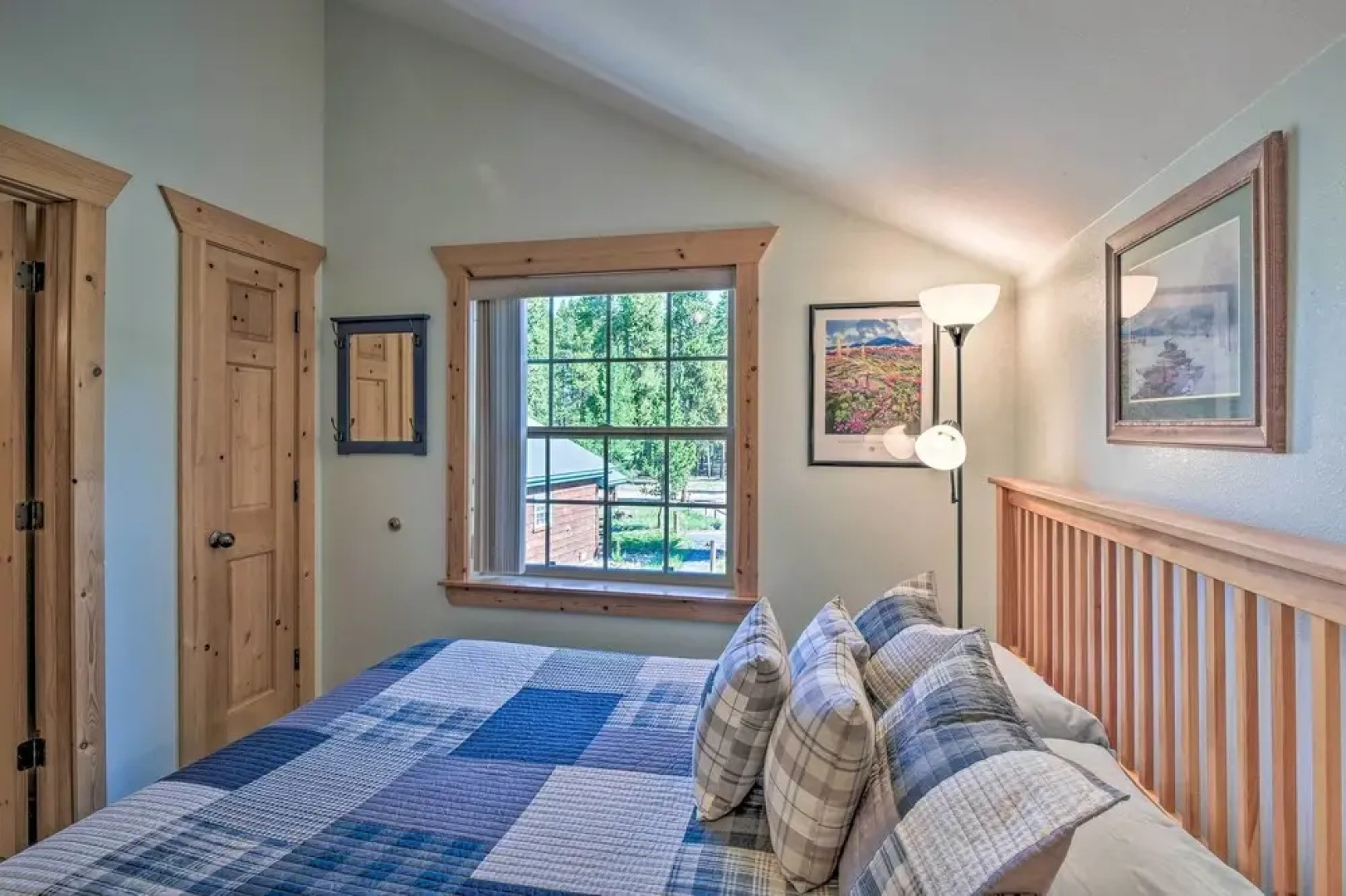 6 Mi to Turquoise Lake: Retreat w/ Covered Deck!