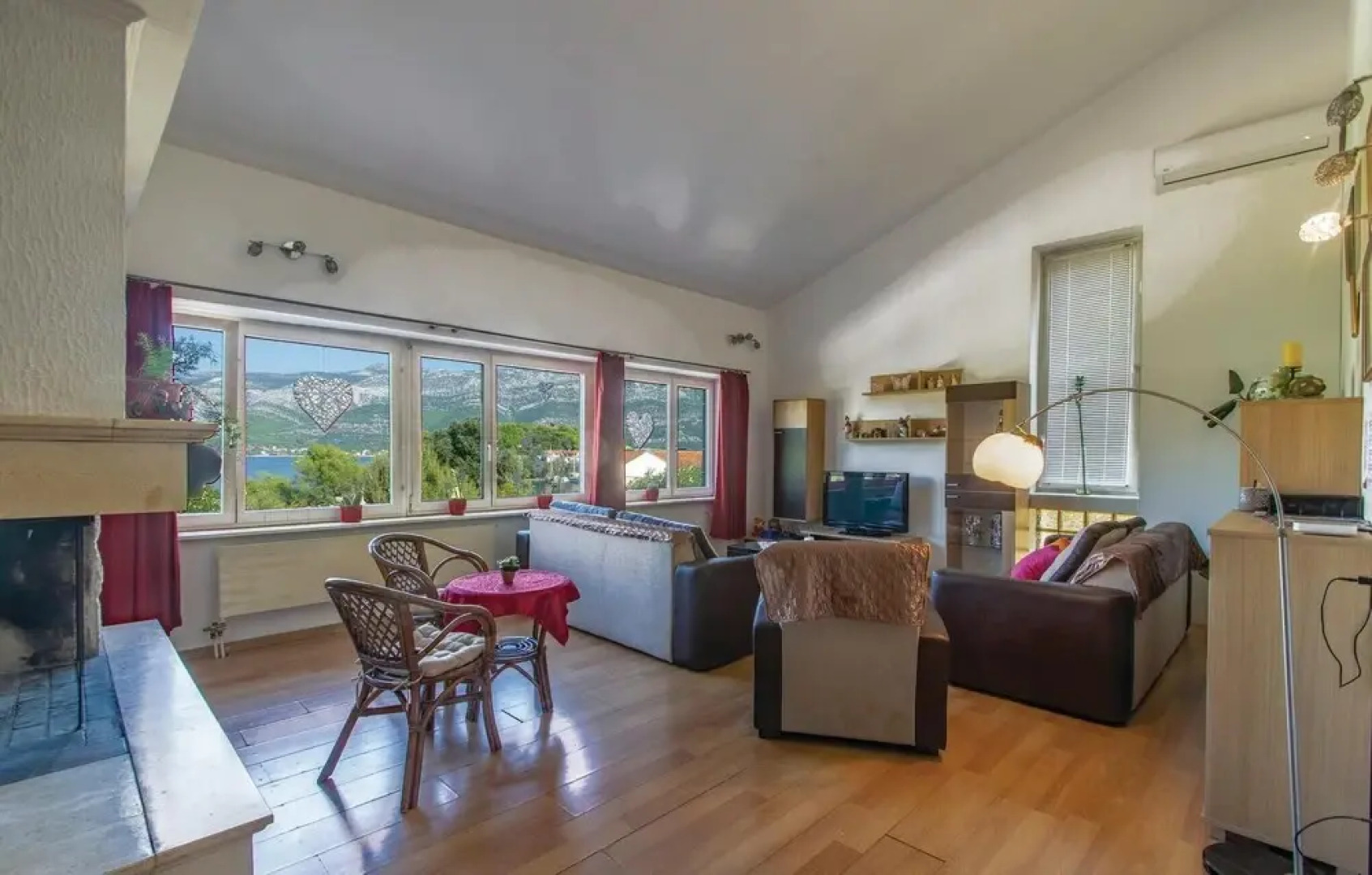 Stunning Home in Zrnovo With Wifi and 3 Bedrooms