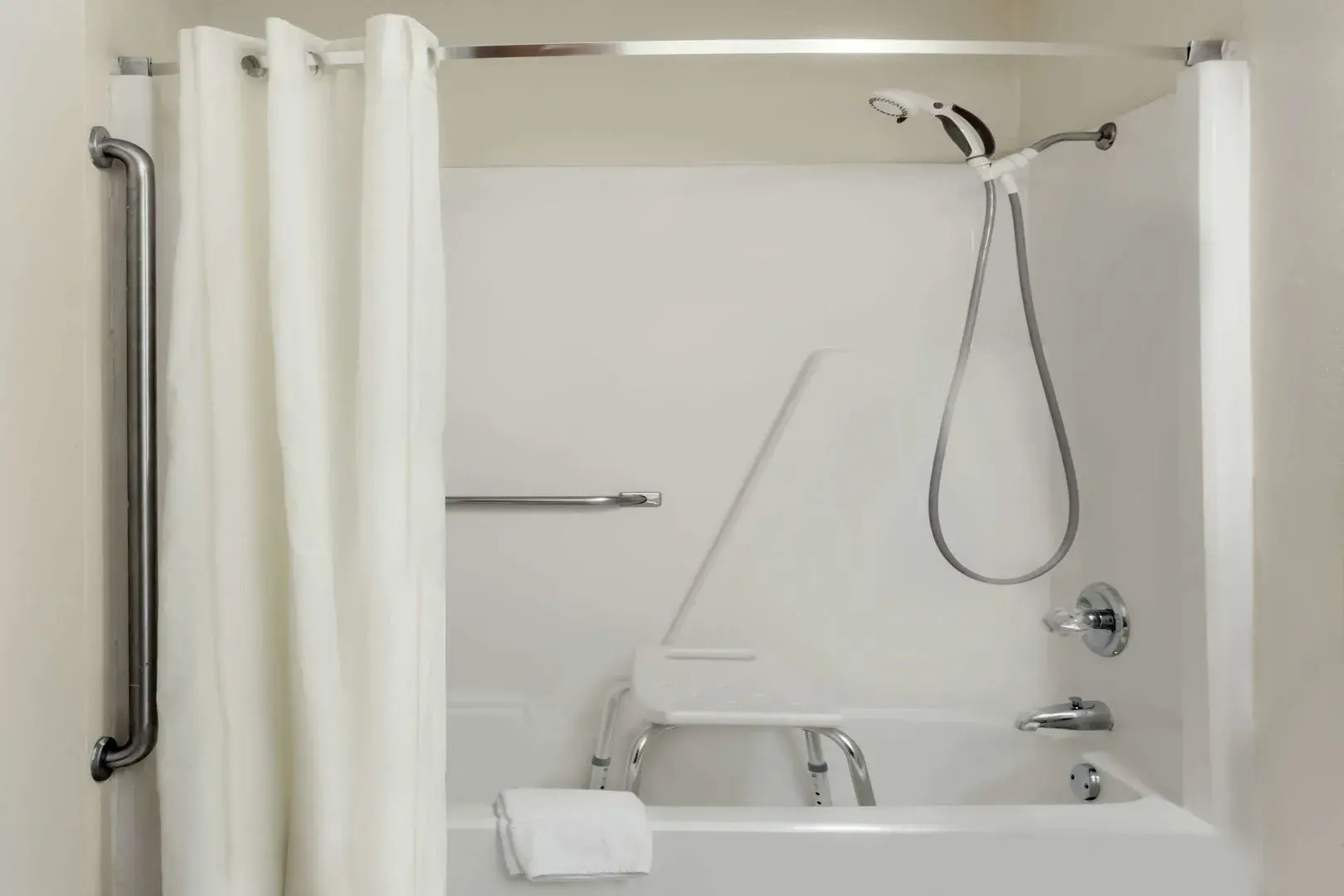 Clarion Pointe Valley Inn