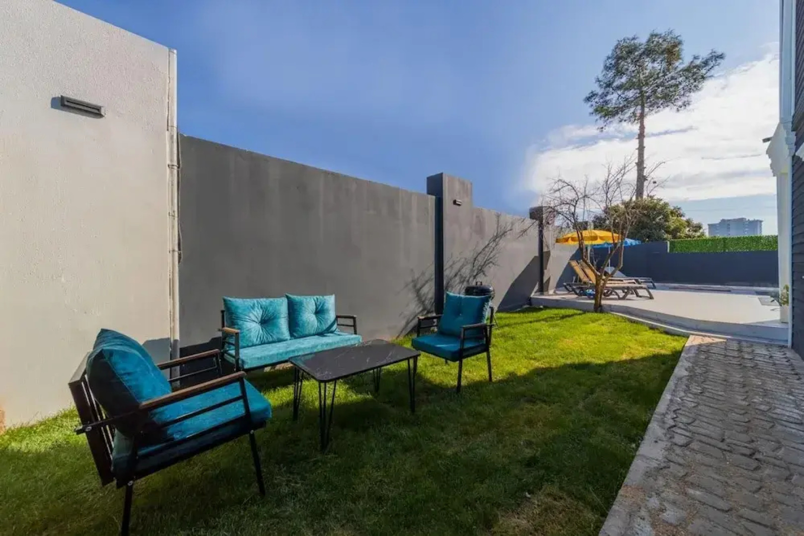 Villa With Pool and Backyard in Kepez