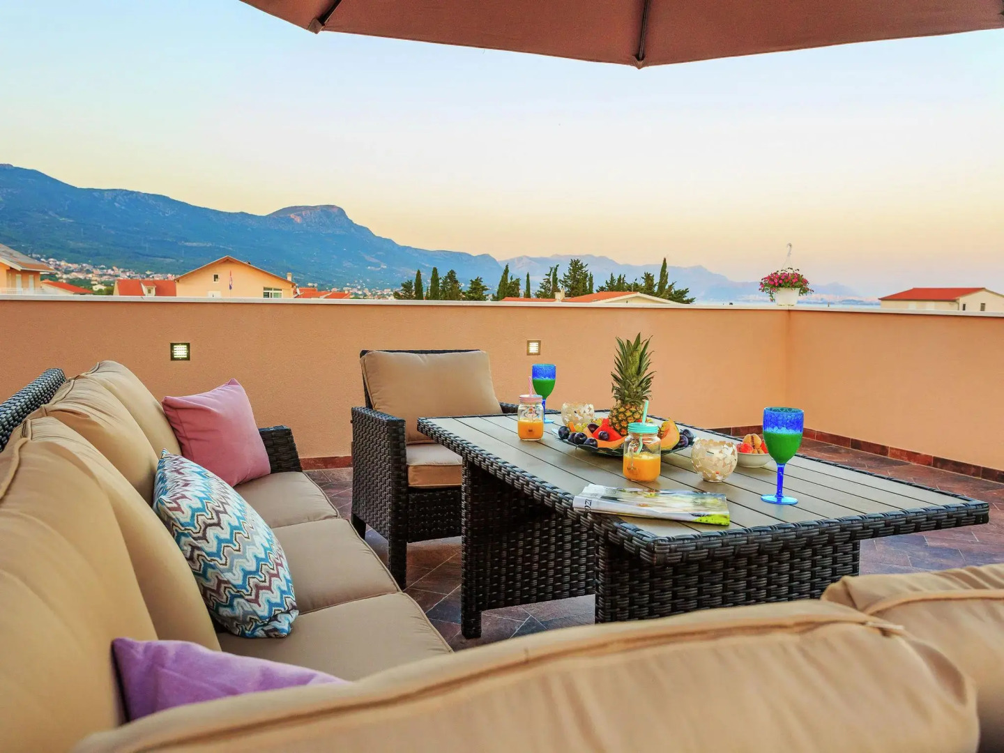 Modern Villa in Kaštel Novi with Swimming Pool