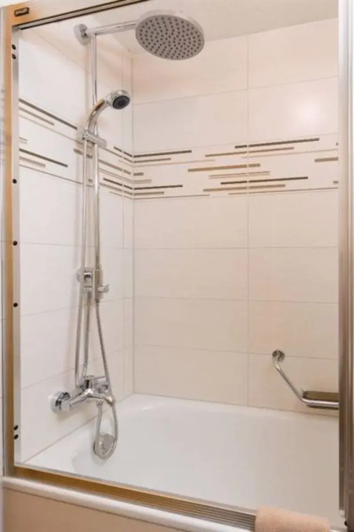 Adonis & Vallesia 13711