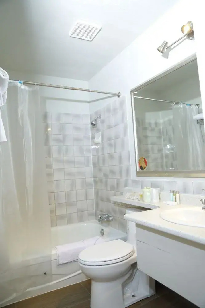 Queensway Court Motel