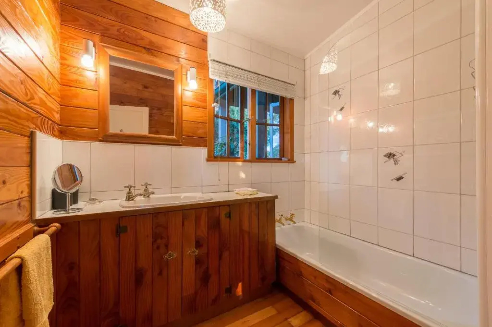 Veronica House - Russell Holiday Home