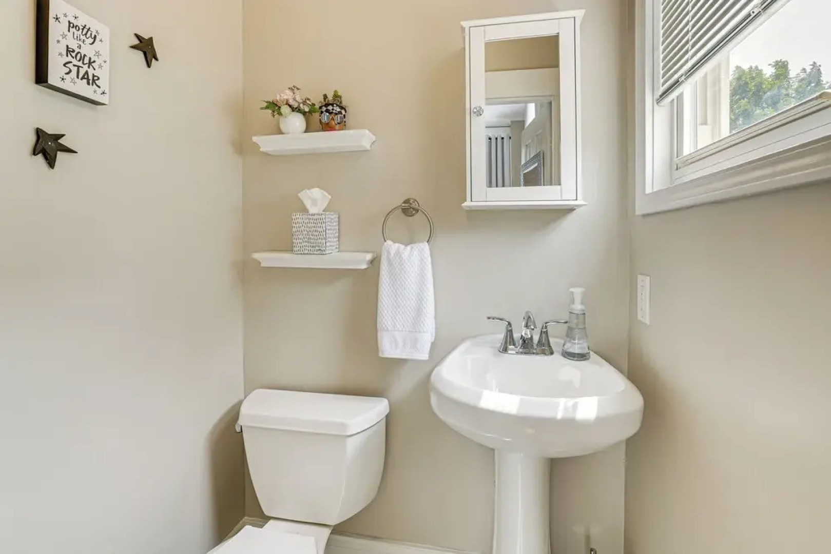 Home w/ Fenced Backyard, 6 Mi to Dtwn Louisville!