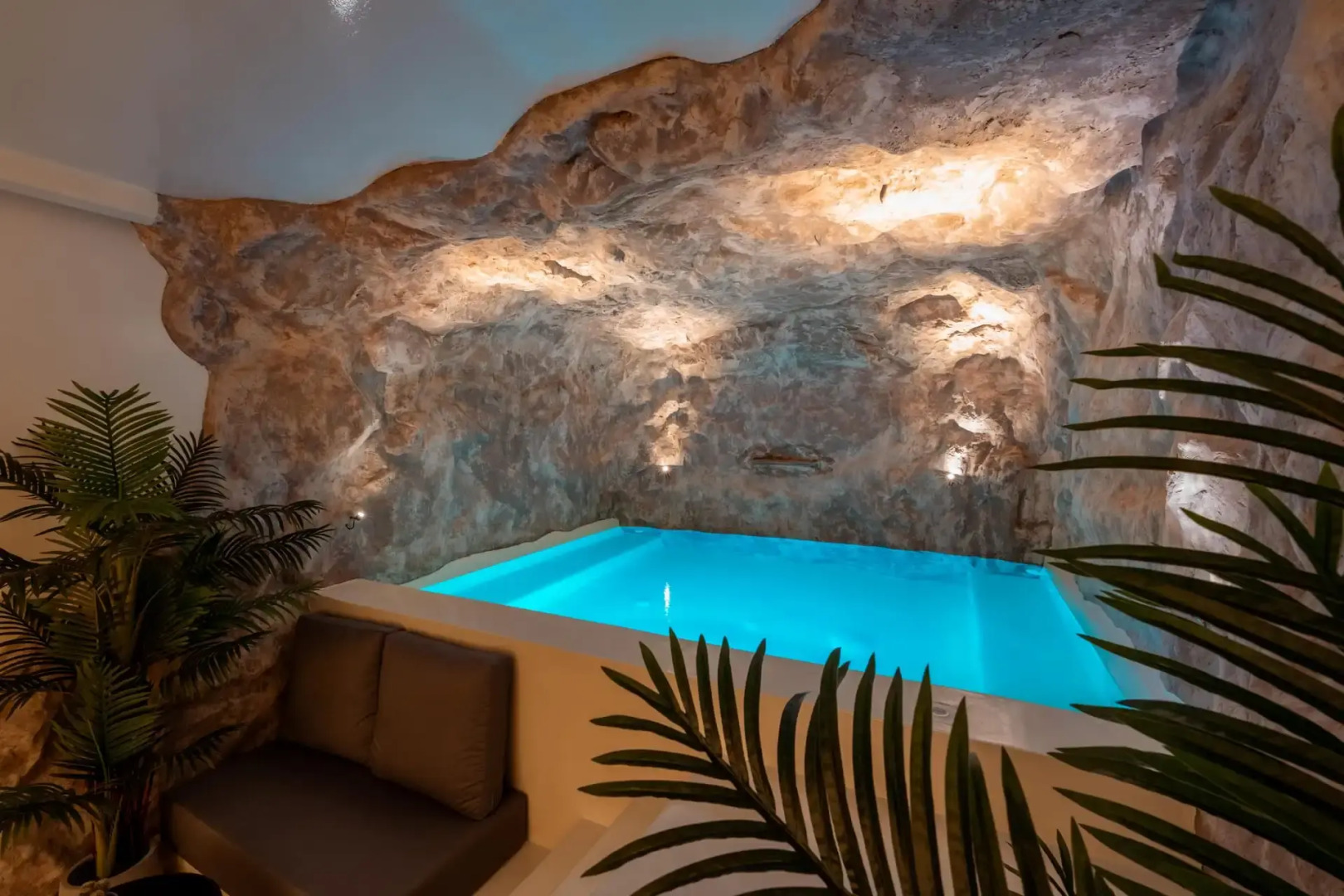 Отель Ftelia Black Villas