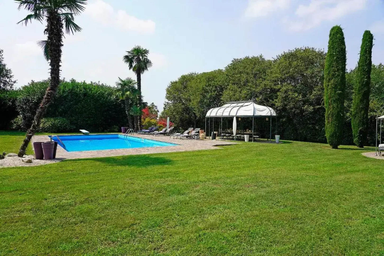 Villa Ambrogia: large country manor with private pool next to golf course