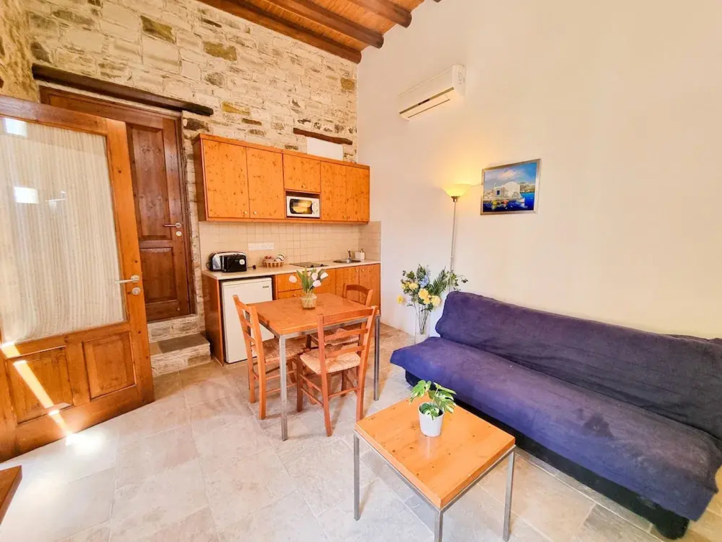 Skarinou's Landhouse Poolside Apartment