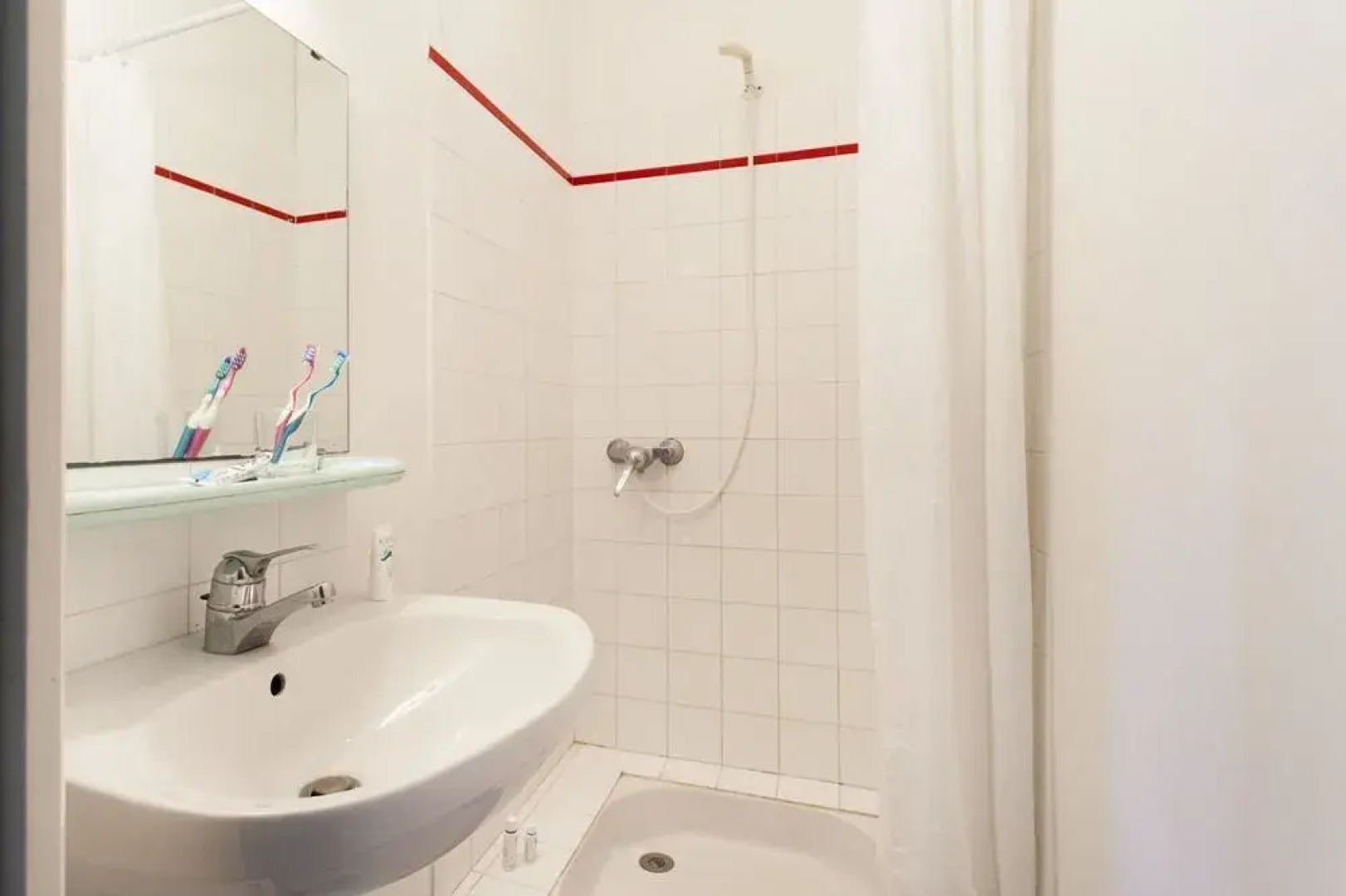 Residence Sous les Pins (by Popinns)