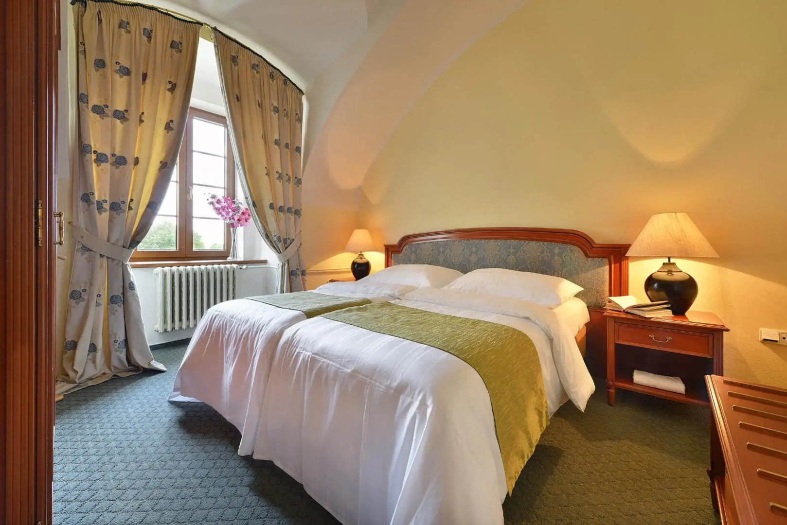 Maximilian Lifestyle Resort