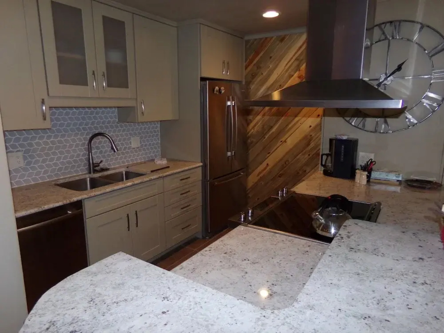 Lake Cliffe 2 Bed 2 Bath Views - 2 Br condo by RedAwning