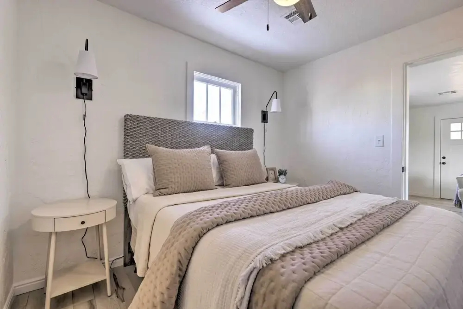 Modern Kanab Cottage w/ View < 1 Mi to Hiking!