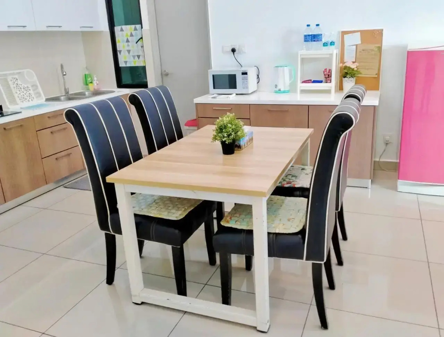 Austin Regency Pool View 6pax add2