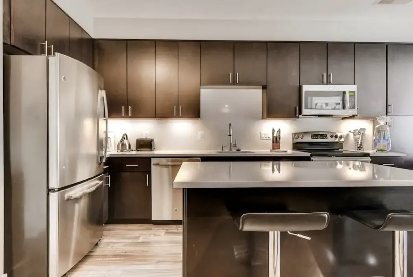 Global Luxury Suites in Sterling