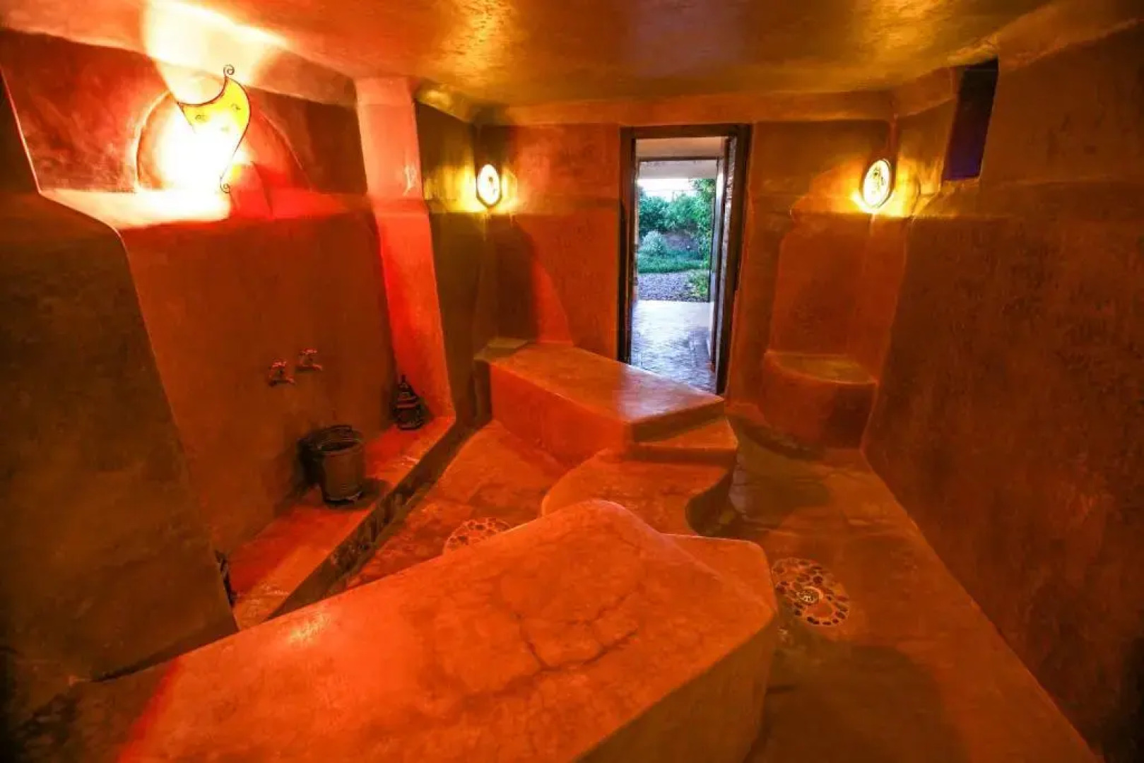 Dar Danse The Bubble On The Beach