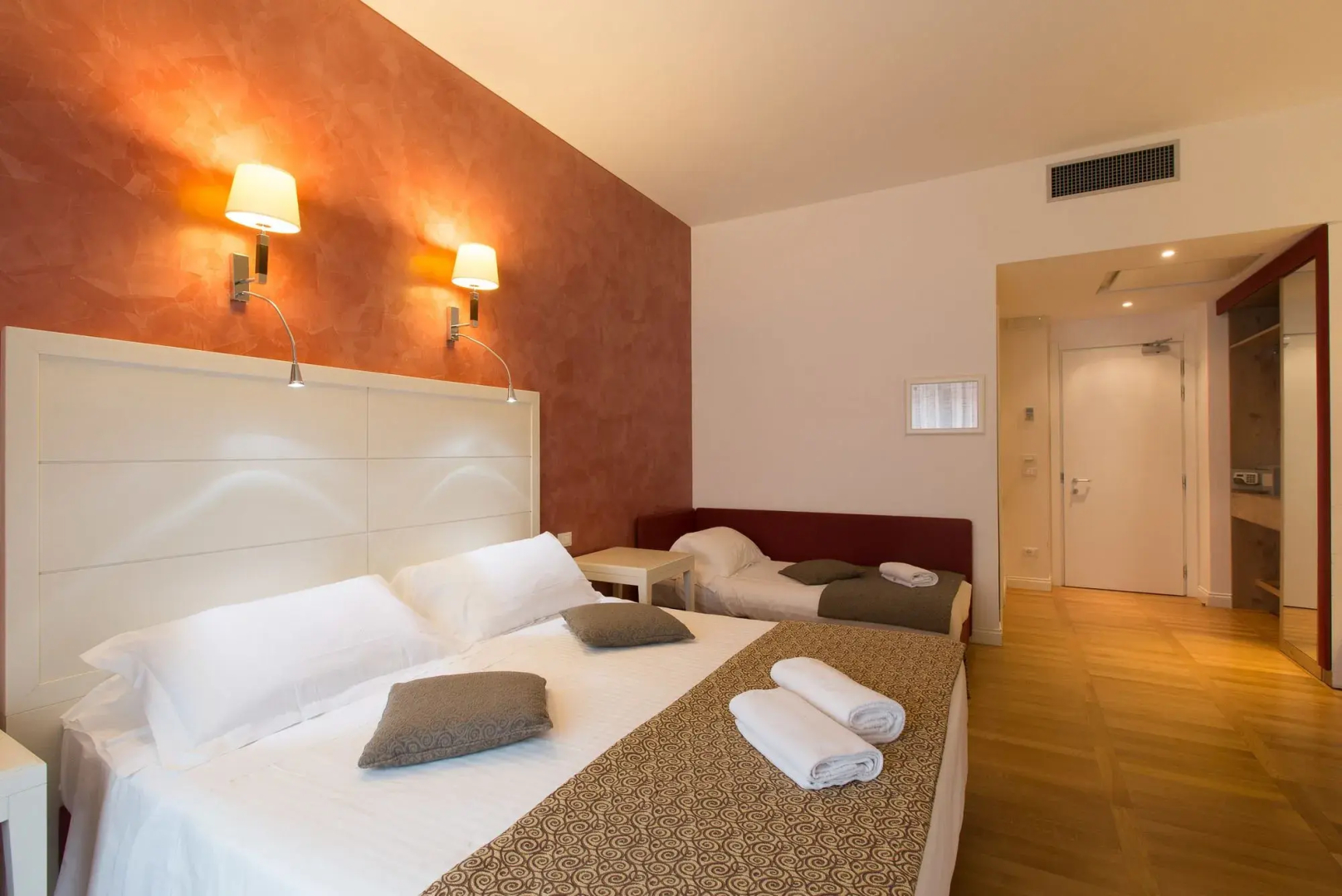 Floris Hotel