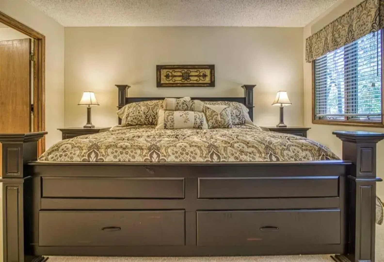 02101 - 1 LaCanada Lane