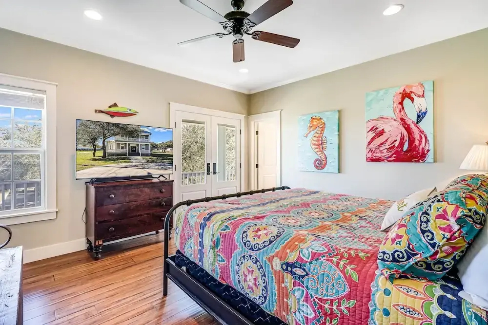 The James Pearl 4 Bedroom Home by RedAwning