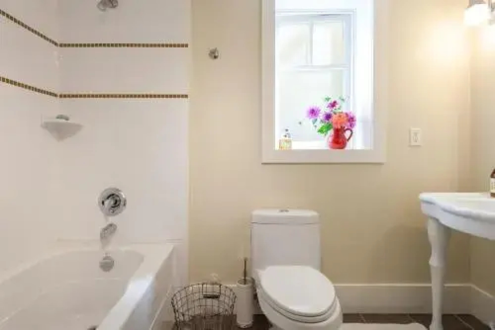 Beautiful, Quiet 3BR in Posh Kitsilano