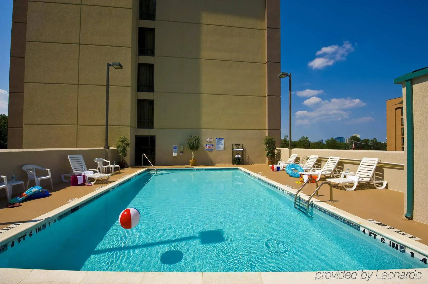 Holiday Inn Express & Suites Atlanta N-Perimeter Mall Area by IHG