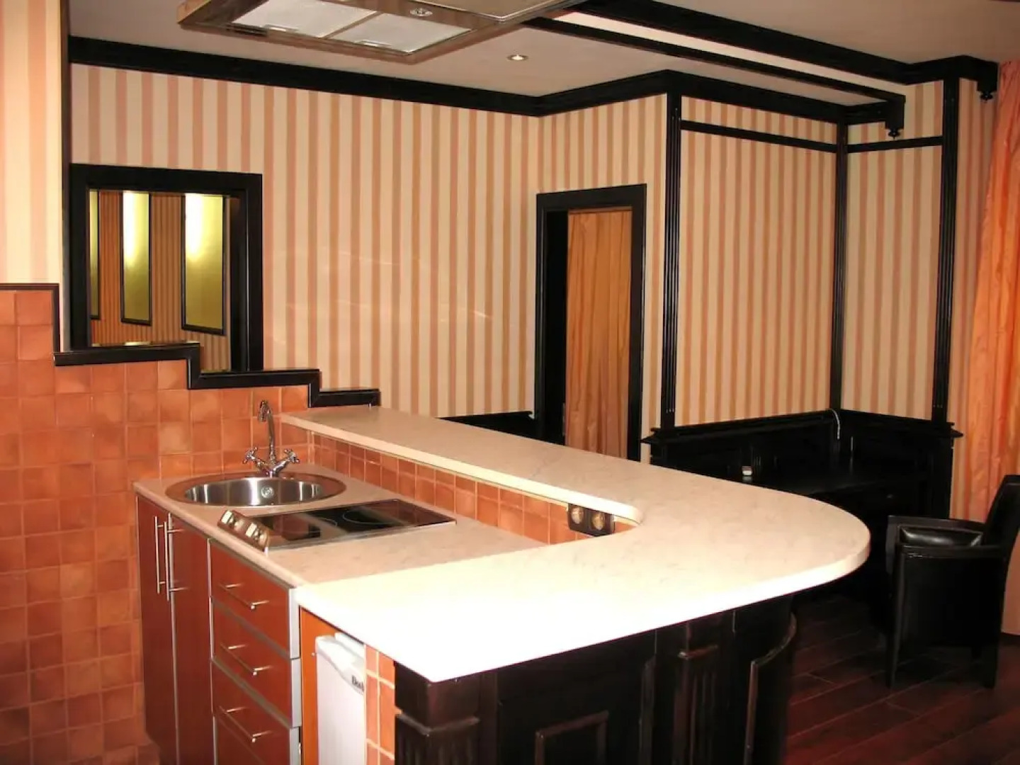 Атташе Отель