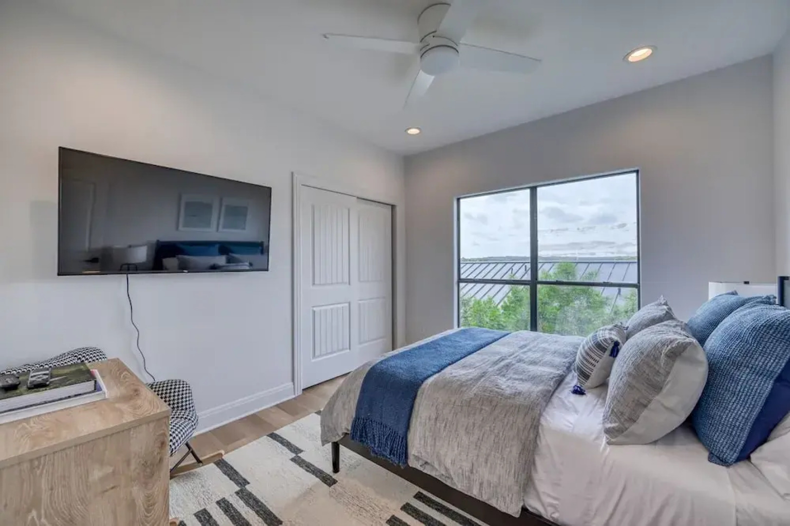 Luxury Lakefront Home-private Dock - Dipping Pool!