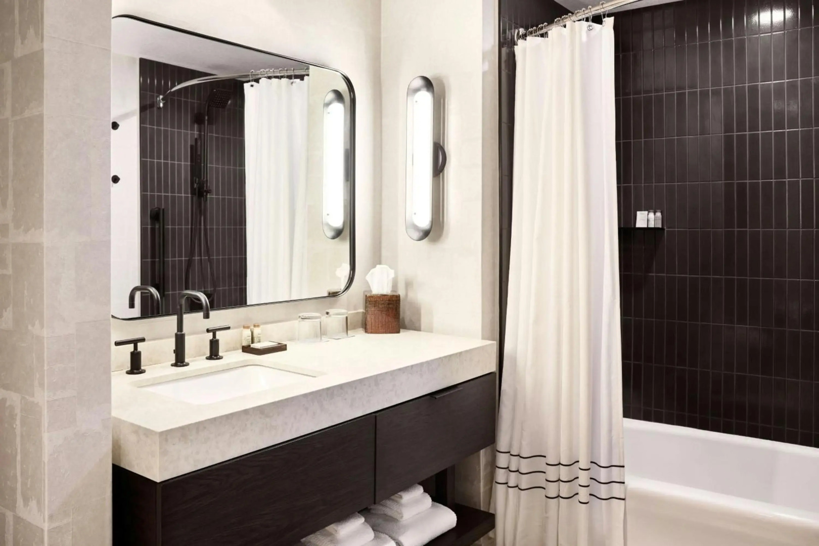 Renaissance® Phoenix Glendale Hotel & Conference Center