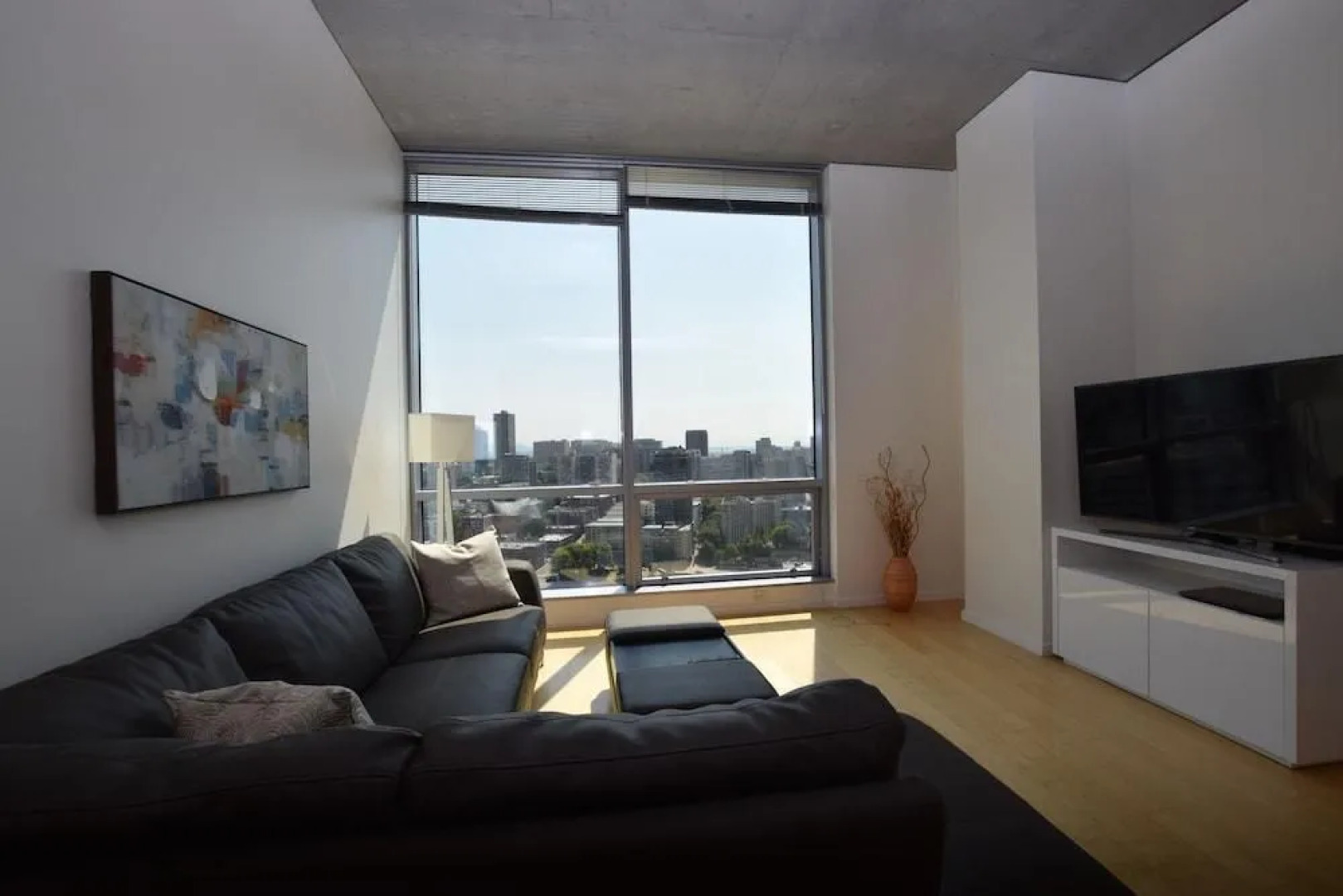 Luxe Hubs Corporate High Rise Apartments on Pine