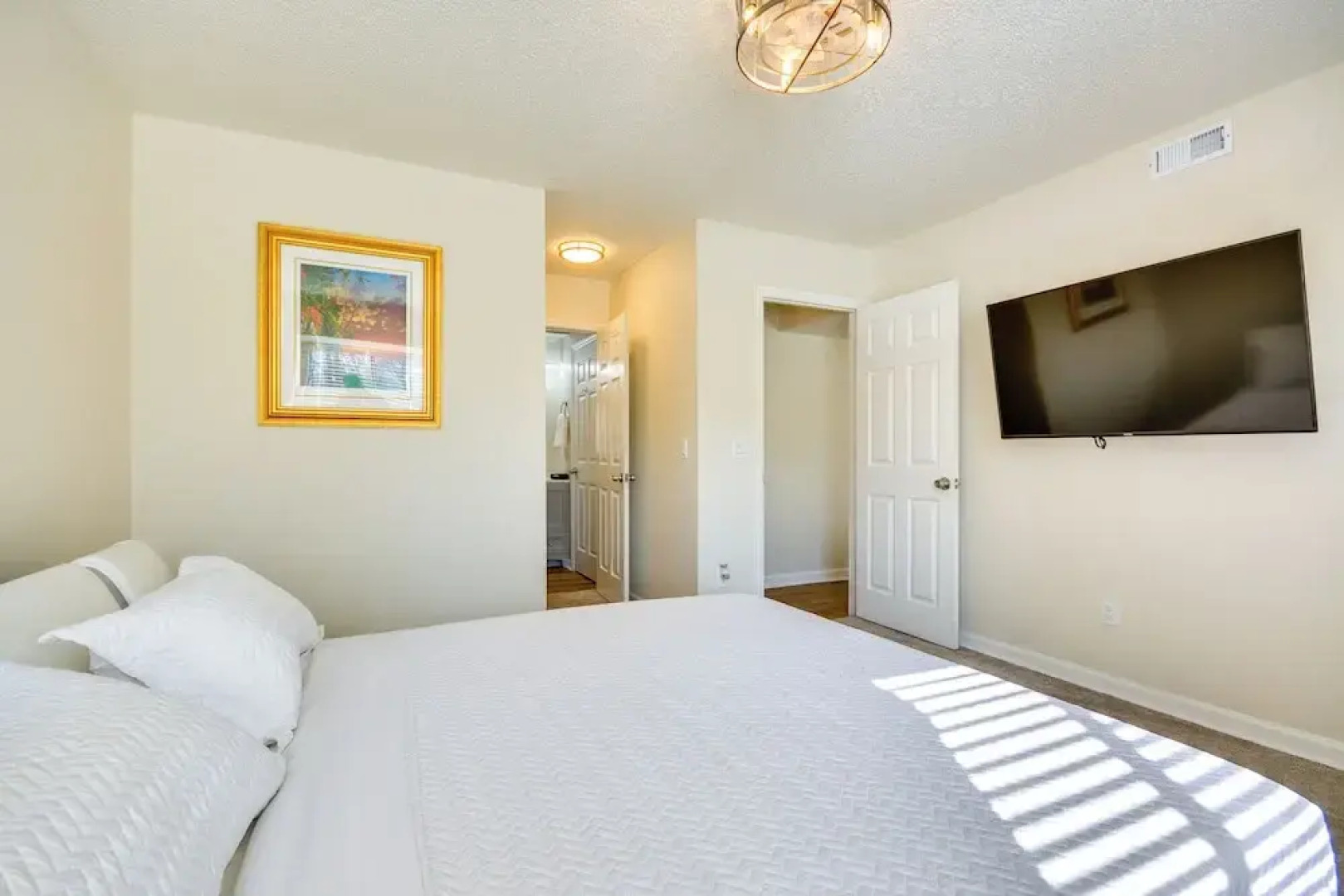 15 Mi to Greensboro: Archdale Condo w/ Fireplace