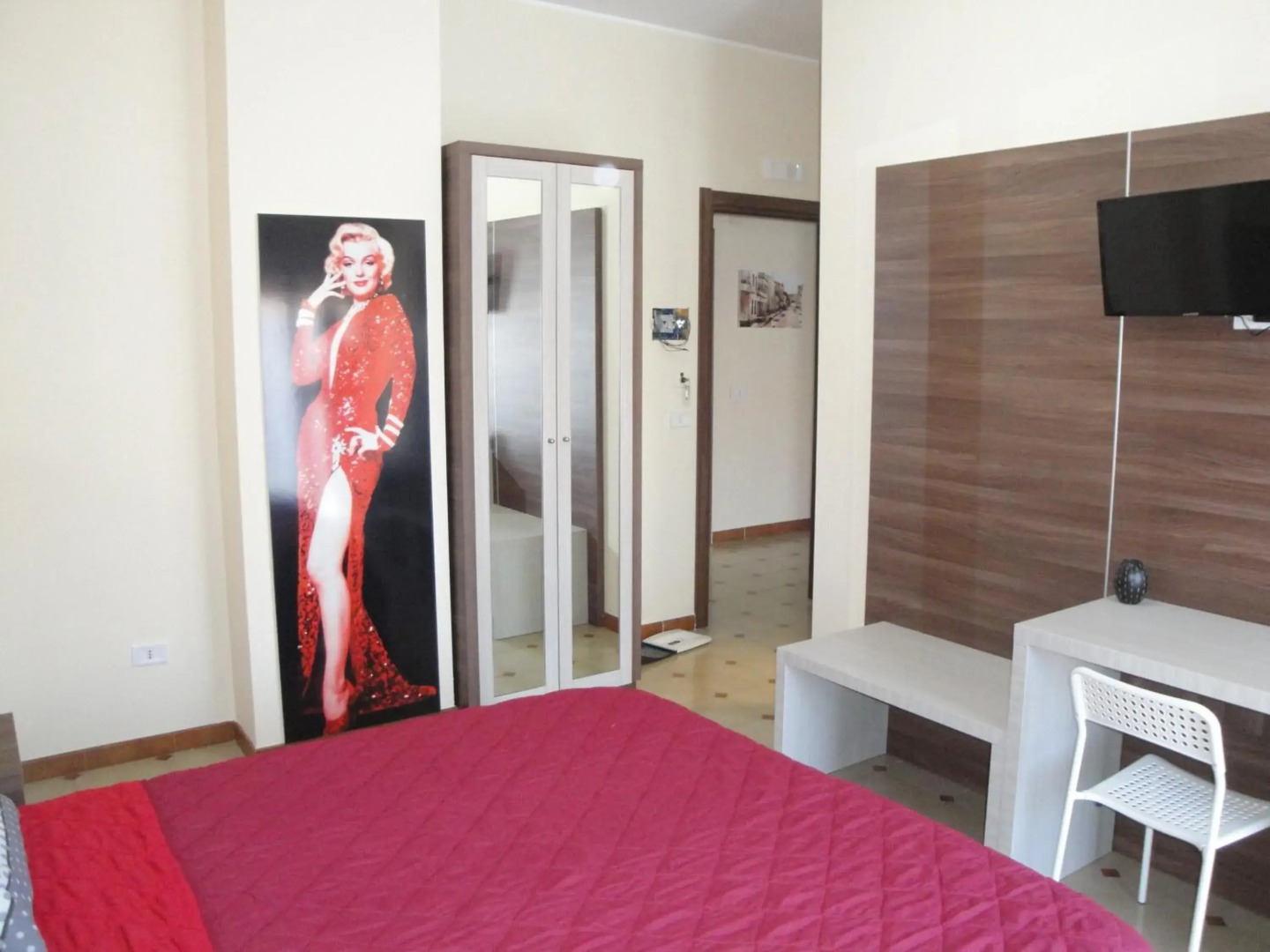 Hollywood Bed & Breakfast