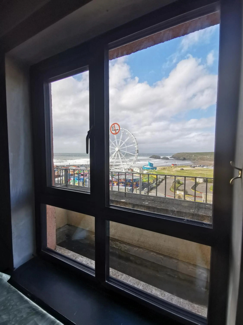 Palm Cove Bundoran Luxurious Sea View Balcony Free Wifi Netflix Sleeps 5