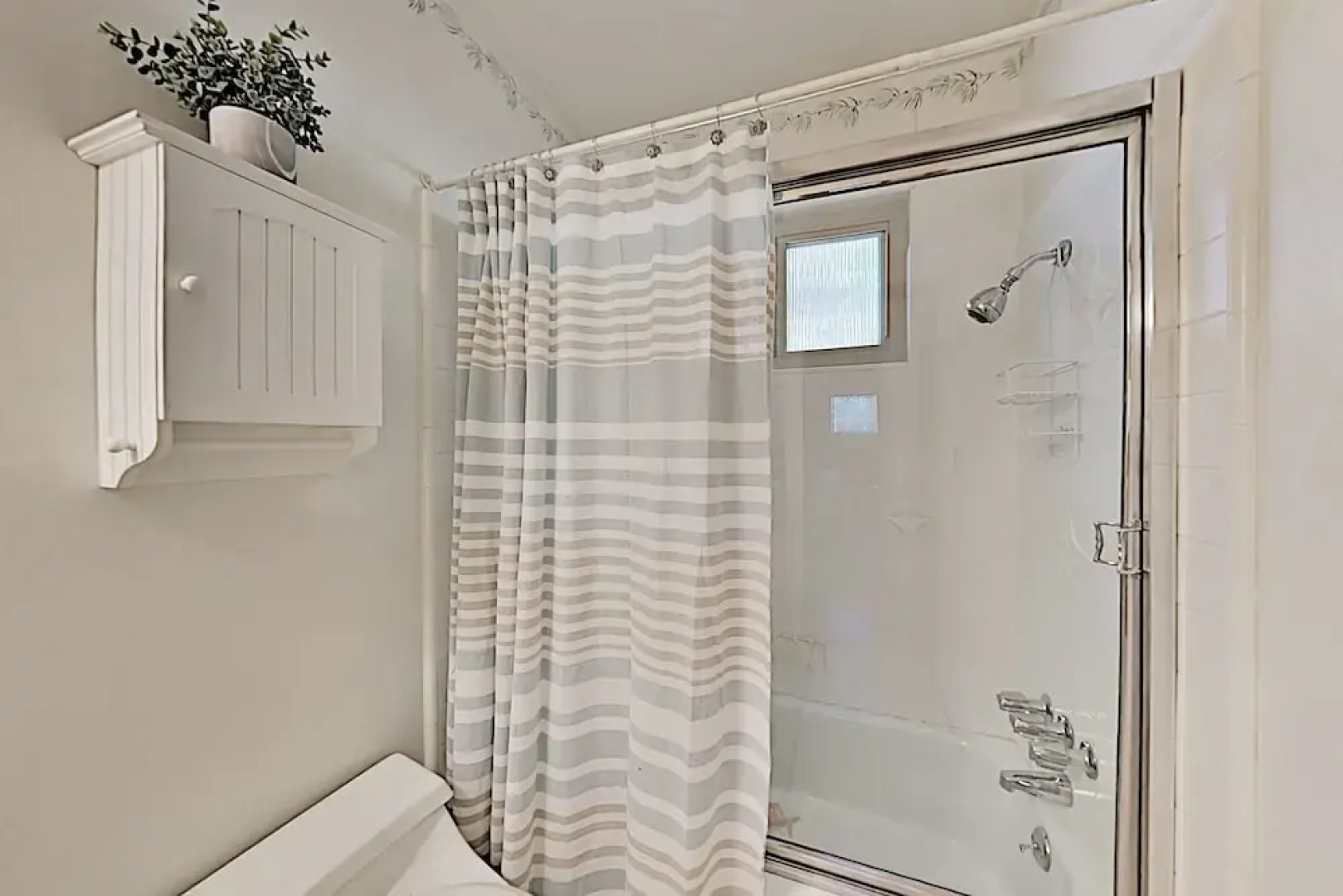 Serene : Forest Views & Wraparound Deck! 3 Bedroom Home